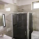 Eden Hotel *
