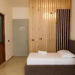 Eden Hotel *