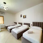 Eden Hotel *