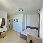 Eden Hotel *