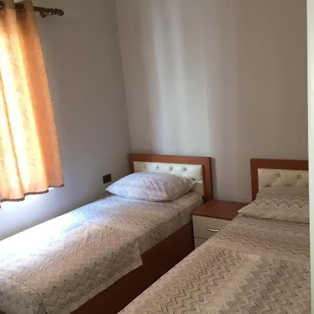 Eden Hotel *