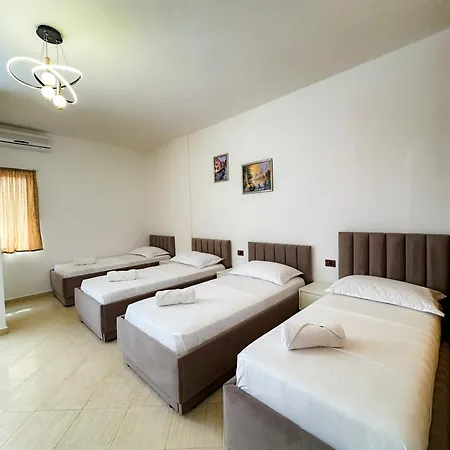 Eden Hotel *