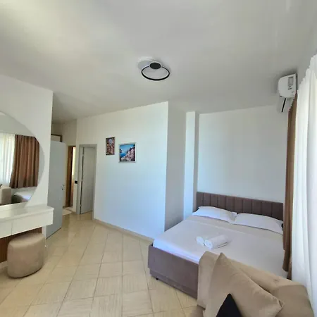 Eden Hotel *